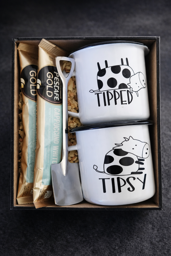 Enamel mug gift set